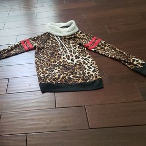 Leopard Black & Red Pullover with Fur Collar